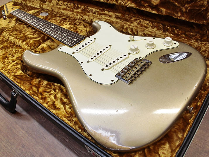 Fender Custom Shop 1963 Stratocaster Relic Shoreline Gold 2