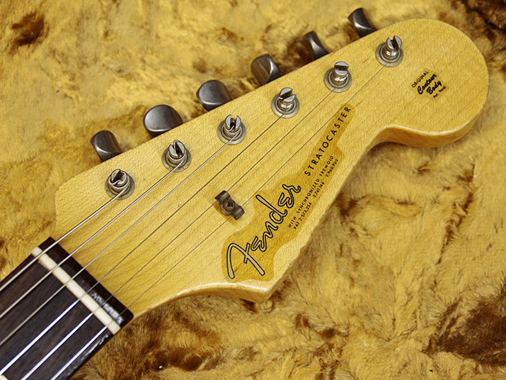Fender Custom Shop 1963 Stratocaster Relic Shoreline Gold 6