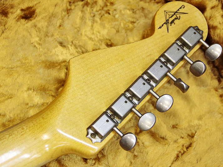 Fender Custom Shop 1963 Stratocaster Relic Shoreline Gold 7