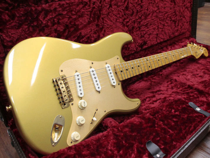 Fender Custom Shop 1954 Stratocaster  Gold 1