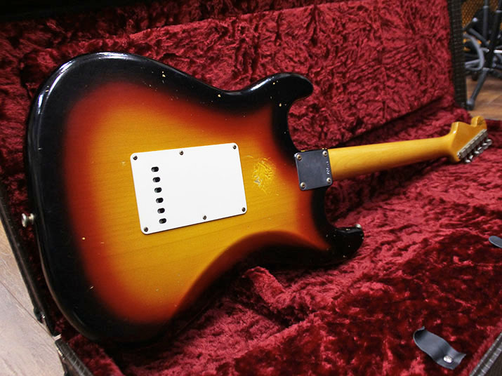 Fender Custom Shop 1965 Stratocaster Relic HSS EVH Humbucker Aged 3Tone Sunburst 4