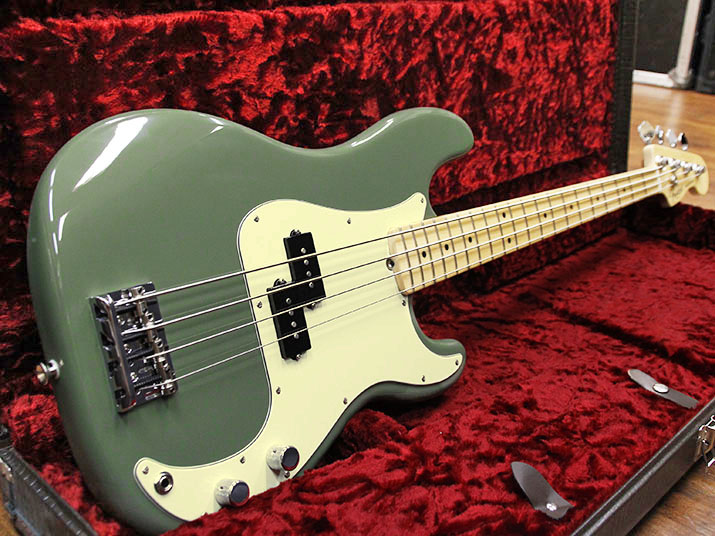 Fender USA American Professional Precision Bass Antique Olive 1