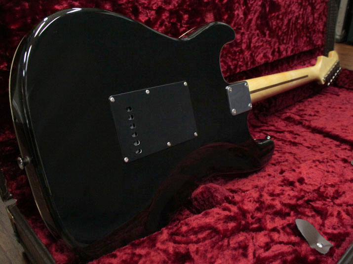 Fender Japan Exclusive Aero dyne Storatocaster Black 3
