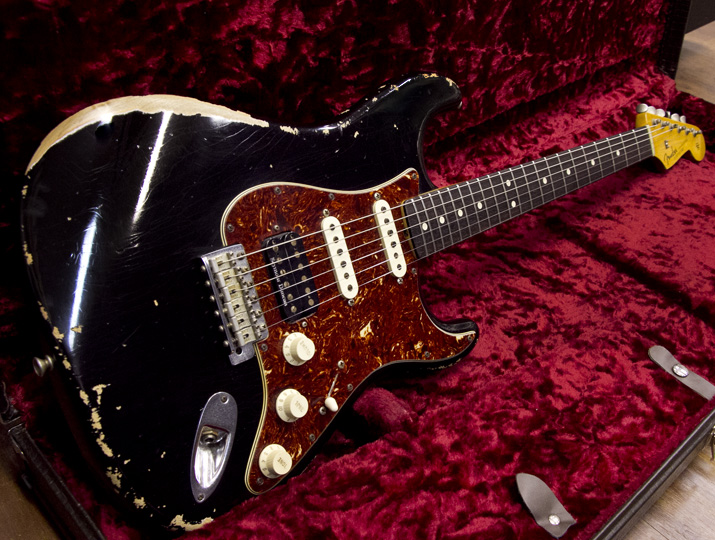 Fender Custom Shop Limited Edition 1963 Stratocaster Heavy Relic Black SSH Tortoiseshell Pickguard 1
