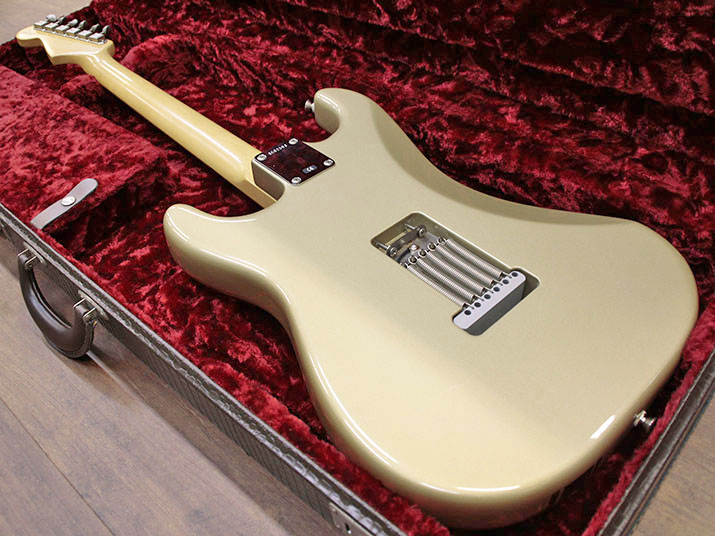 Fender USA John Mayer Stratocaster Shoreline Gold w/Racing Stripe 3
