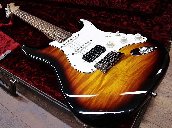 Fender Custom Shop Custom Deluxe Stratocaster  2