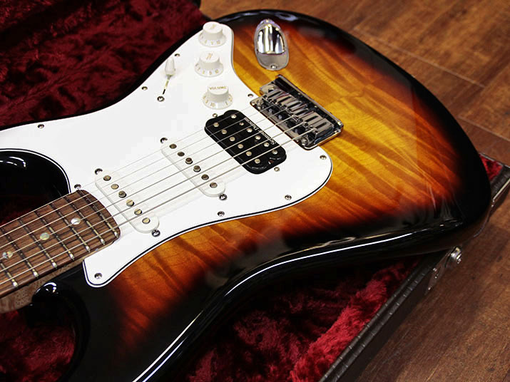 Fender Custom Shop Custom Deluxe Stratocaster  4