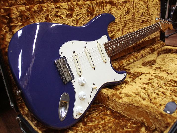 Fender Custom Shop Robert Cray Stratocaster Violet 1