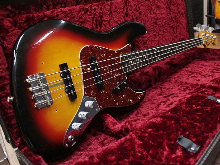 Fender Custom Shop 1962 Jazz Bass Closet Classic Fretless Faded 3-Color Sunburst 1