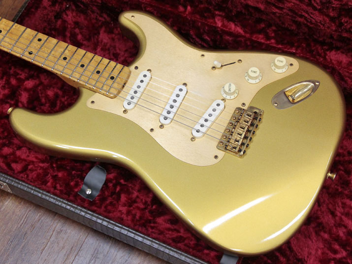 Fender Custom Shop 1954 Stratocaster  Gold 2