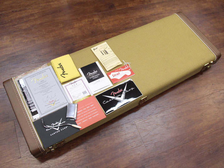 Fender Custom Shop Limited Edition 1963 Stratocaster Heavy Relic Black SSH Tortoiseshell Pickguard 14