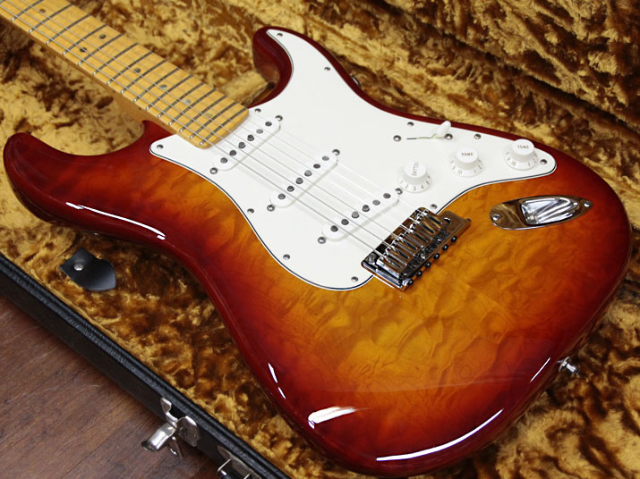 Fender Custom Shop Custom Deluxe Stratocaster Faded Cherry Burst 2