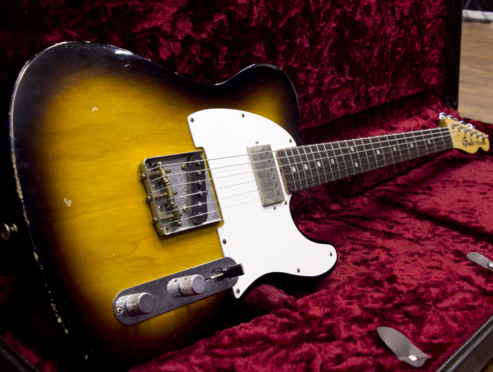 Fender Custom Shop Limited Esquire Relic with Fender '69 Telecaster Neck Convertion Faded 3 Tone Sunburst 1
