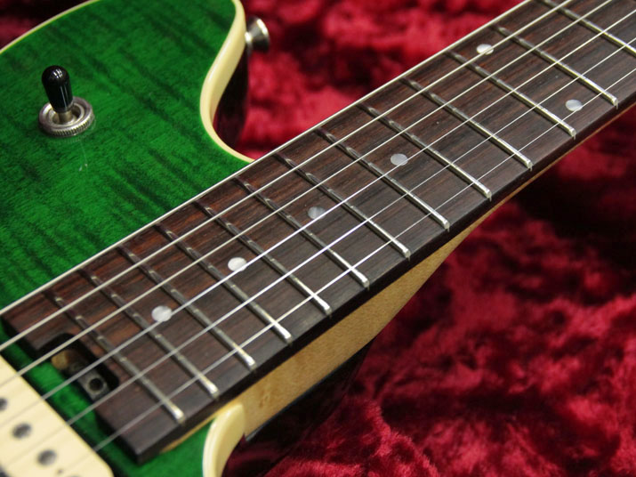 PEAVEY USA EVH Wolfgang Flame Top Trans Green 6