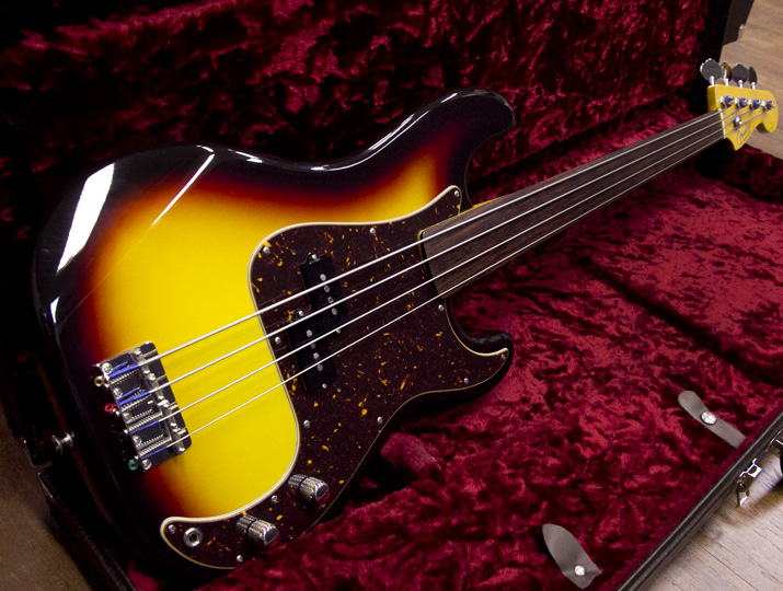 Fender Japan PB62 Fretless 3CS 1