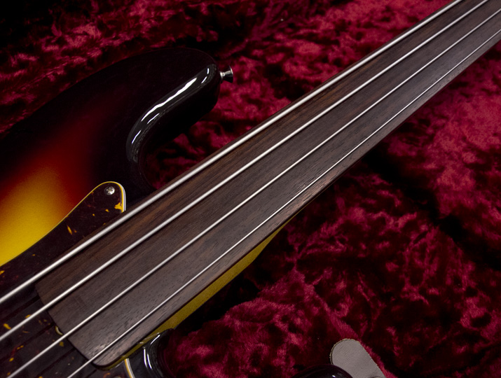 Fender Japan PB62 Fretless 3CS 6