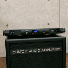 FURMAN P-1800 PF R 全体正面 サムネイル