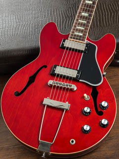 Gibson Memphis ES-390 Cherry 2013 ボディー正面 サムネイル