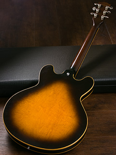 Gibson ES-335 Vintage Sunburst 1983 ボディー正面 サムネイル
