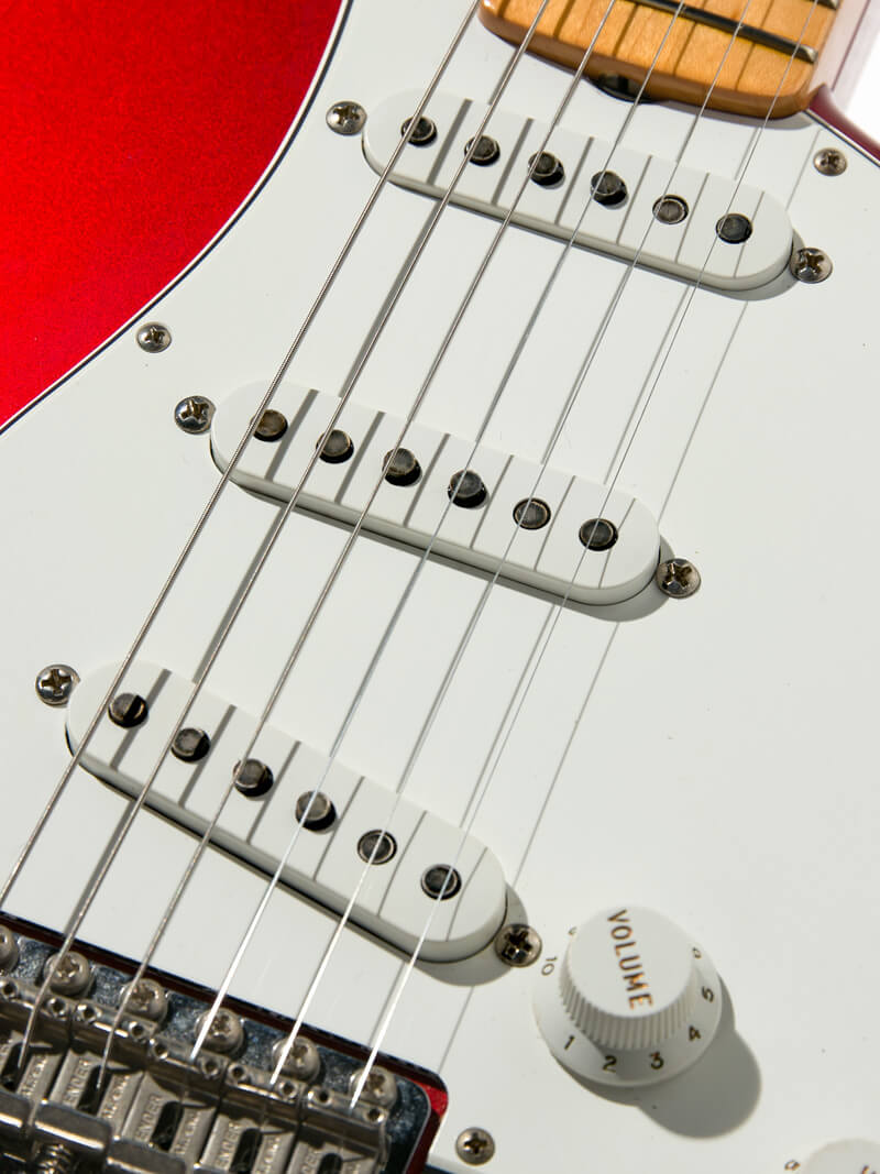 Fender Custom Shop 1969 Stratocaster Journeyman Relic Hand Wound P.U. Candy Apple Red(CAR)
12
