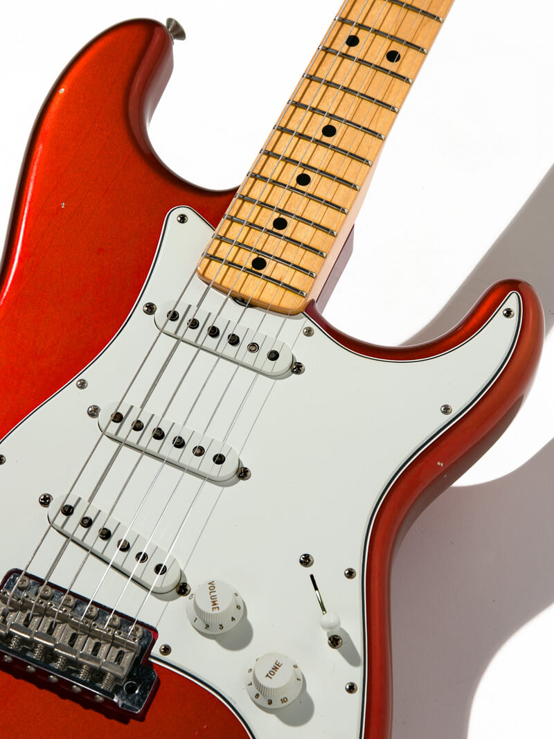 Fender Custom Shop 1969 Stratocaster Journeyman Relic Hand Wound P.U. Candy Apple Red(CAR)
9