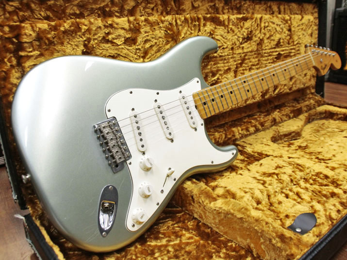 Fender Custom Shop Limited Edition 1966 Stratocaster Closet Classic Firemist Silver 1
