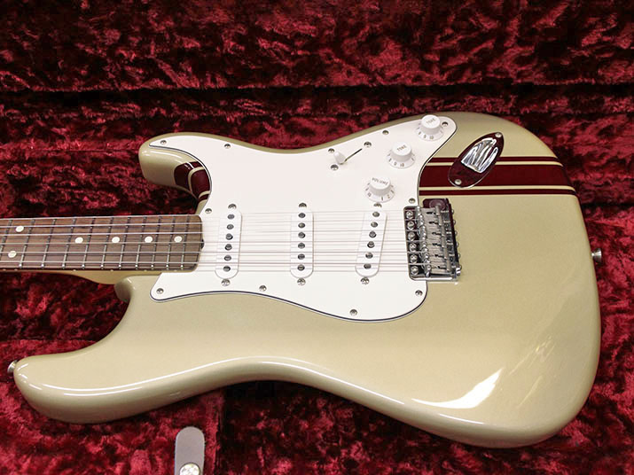 Fender USA John Mayer Stratocaster Shoreline Gold w/Racing Stripe 2
